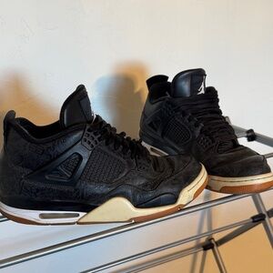 Nike Air Jordan 4 Retro - Laser Black Gum.